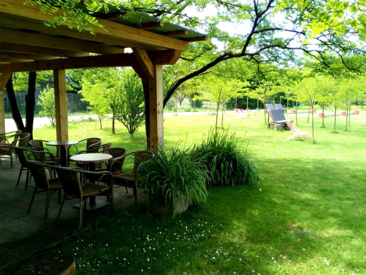 Camping @ Nogometni Golf Ljubljana Hotel Exterior foto