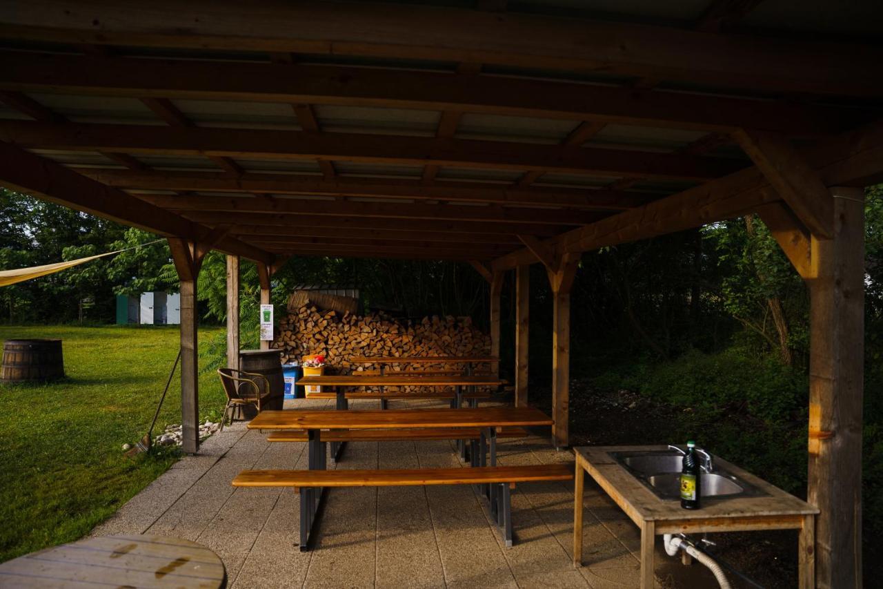 Camping @ Nogometni Golf Ljubljana Hotel Exterior foto